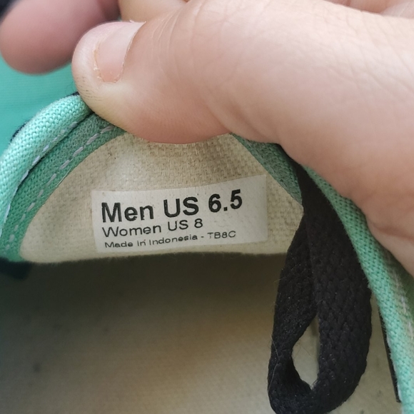 Vans - Picture 3 of 4